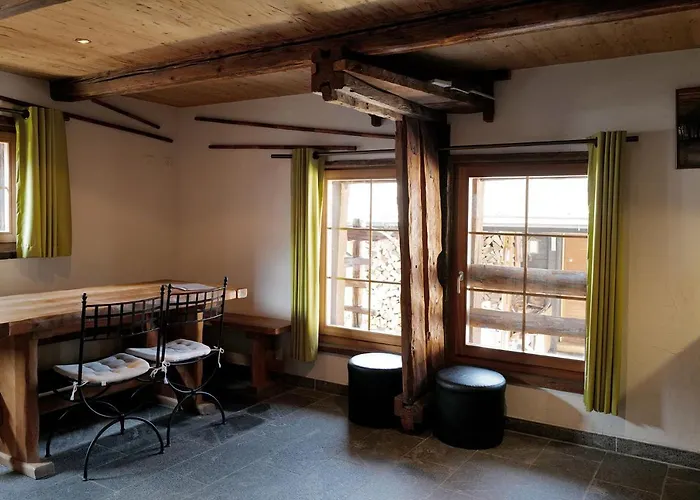 麦所特尔酒店 *